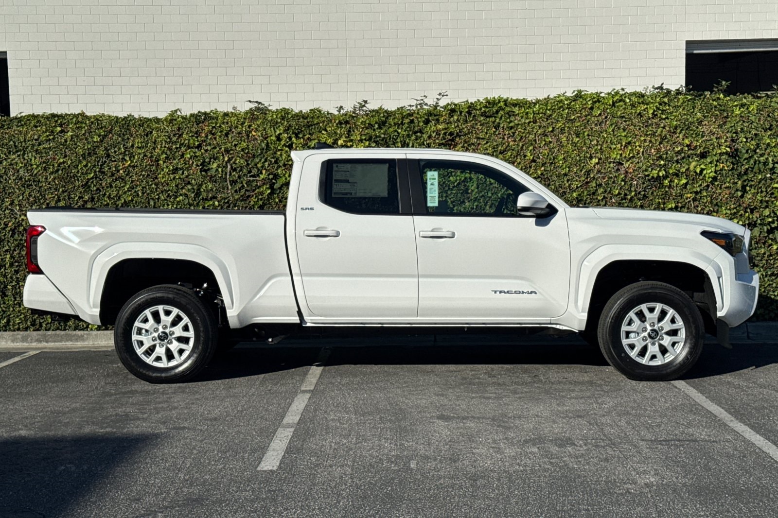 2025 Toyota Tacoma SR5 4x4 Double Cab photo 3