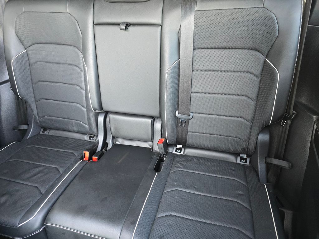 2022 Volkswagen Tiguan SEL Premium R-Line photo 17