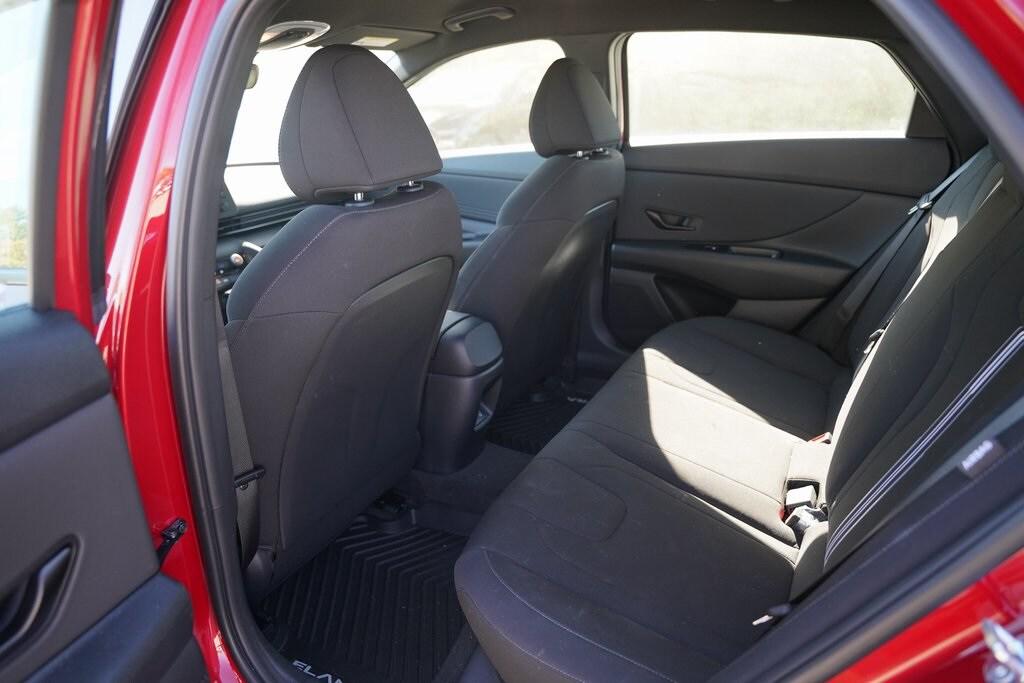 2025 Hyundai Elantra SEL Sport photo 15