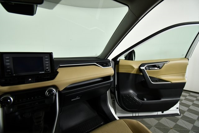 2022 Toyota RAV4 Hybrid XLE photo 19
