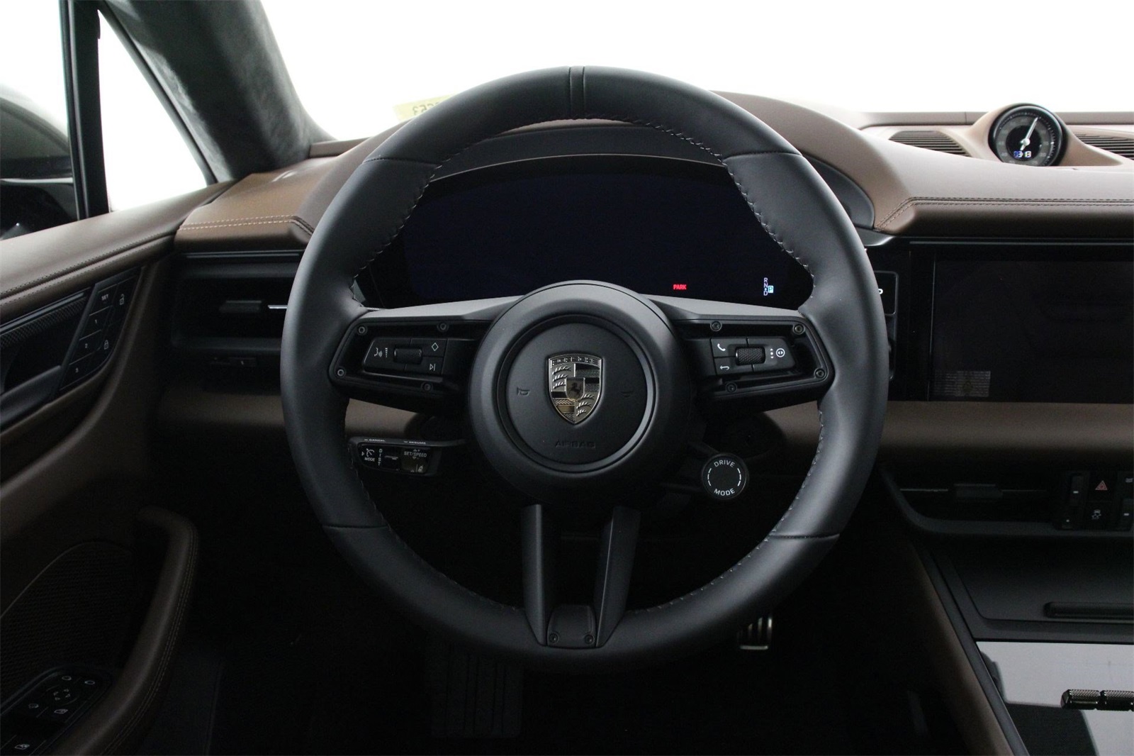 2025 Porsche Macan Electric Turbo photo 12