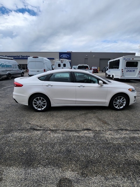 2019 Ford Fusion Energi Titanium photo 3