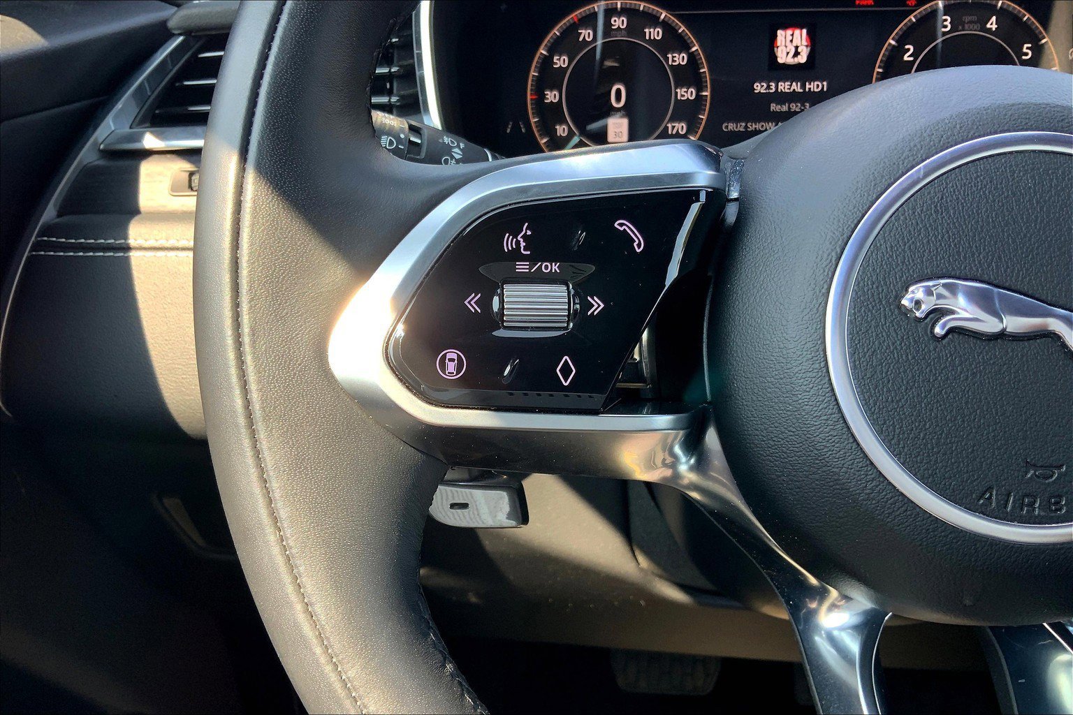 2025 Jaguar F-PACE P250 R-Dynamic S photo 13
