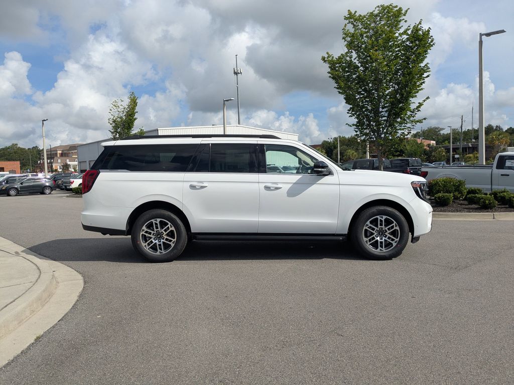 2025 Ford Expedition MAX photo 3