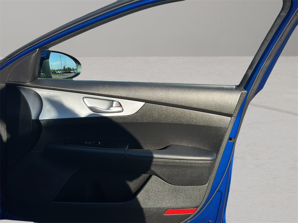 2023 Kia Forte LXS photo 24