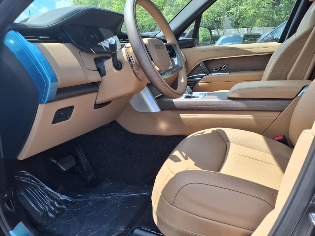 2025 Land Rover Range Rover SE photo 15