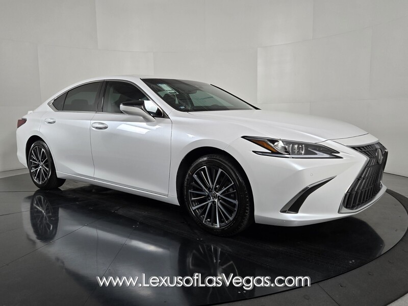 2025 Lexus ES 300h photo 2