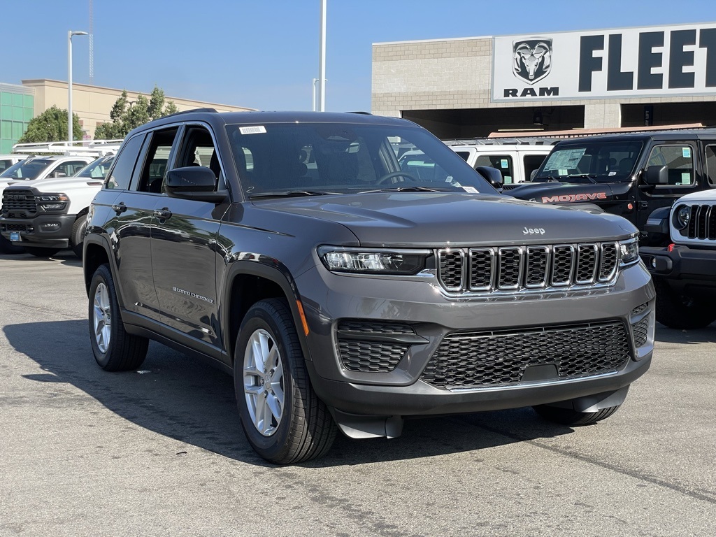 2025 Jeep Grand Cherokee Laredo X photo 7