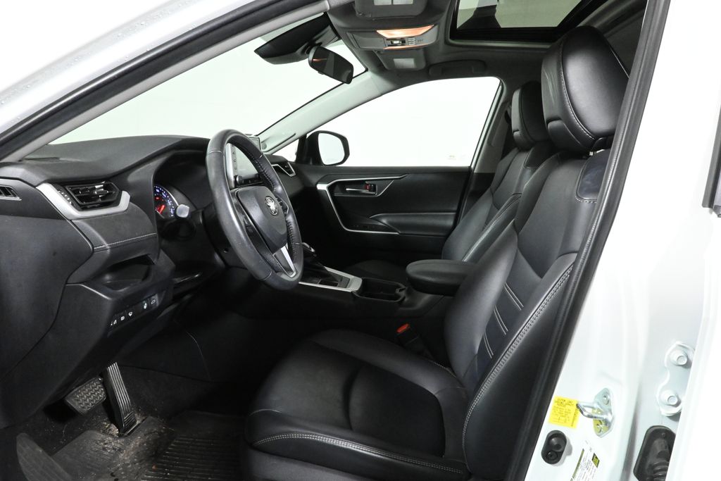 2021 Toyota RAV4 XLE Premium photo 2