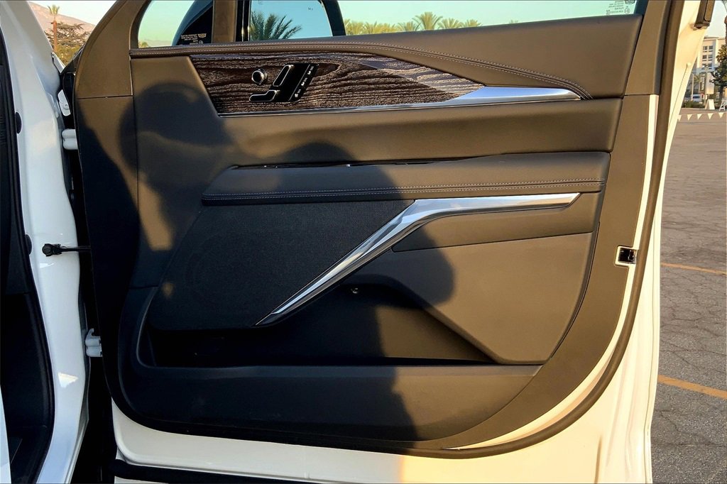 2025 Cadillac Escalade IQ Luxury photo 30