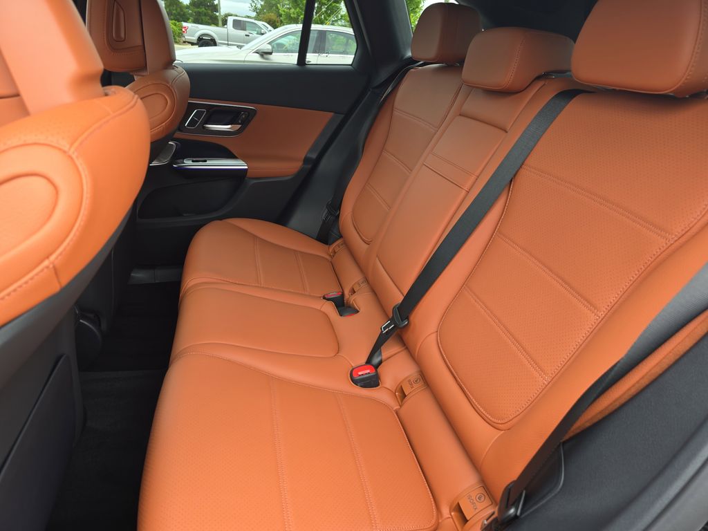 2025 Mercedes Benz GLC 300 photo 11