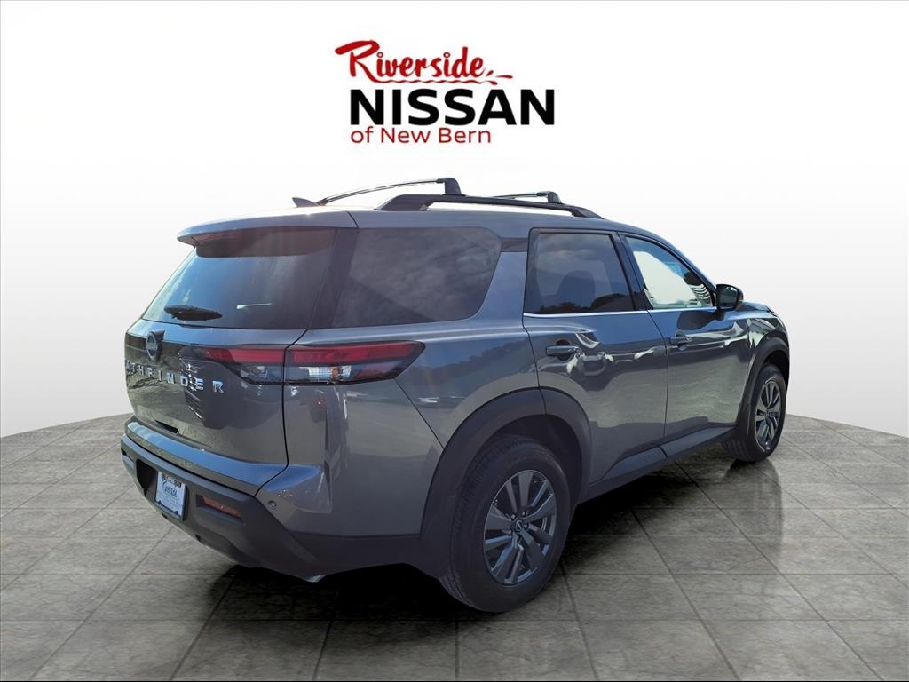 2025 Nissan Pathfinder SV photo 2