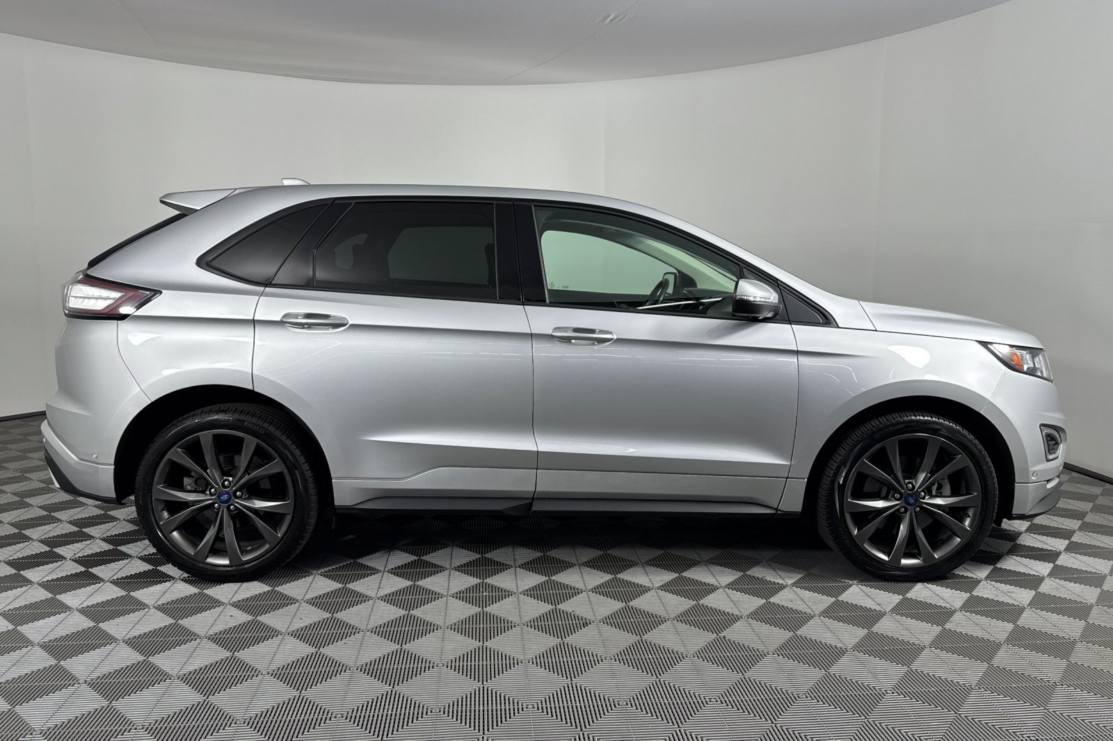 2018 Ford Edge Sport photo 3