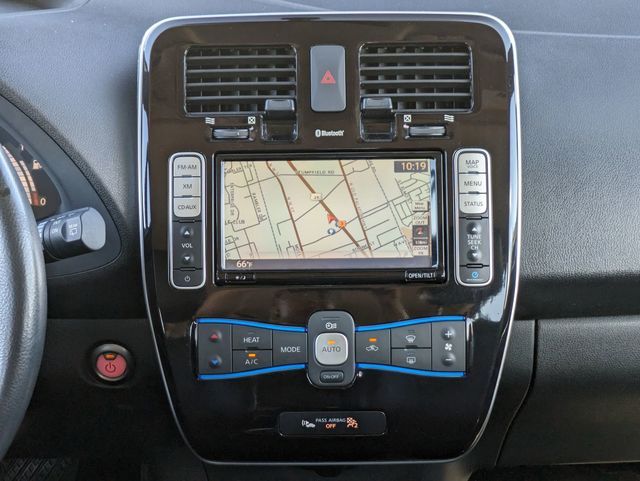 2013 Nissan Leaf SL photo 18