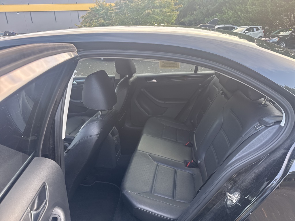 2017 Volkswagen Jetta 1.8T SEL photo 10