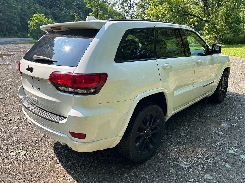 2021 Jeep Grand Cherokee Laredo X photo 3