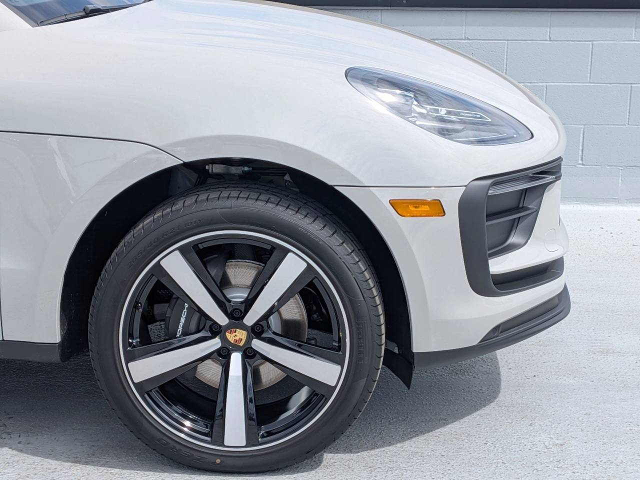 2026 Porsche Macan T photo 11