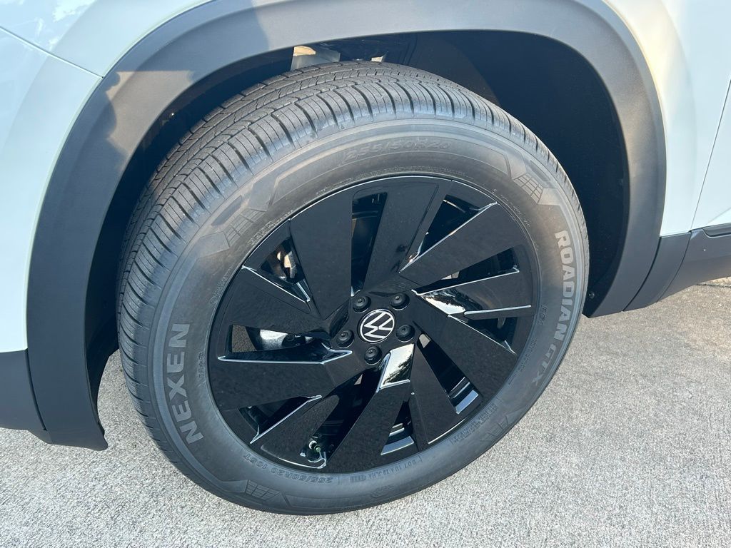 2026 Volkswagen Atlas SE Technology photo 3