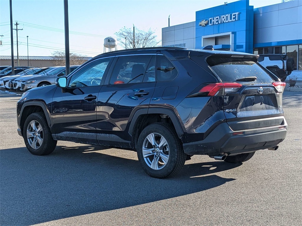 2022 Toyota RAV4 XLE photo 6