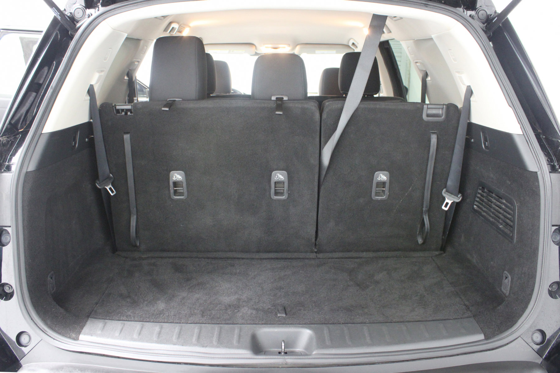 2023 Nissan Pathfinder S photo 2