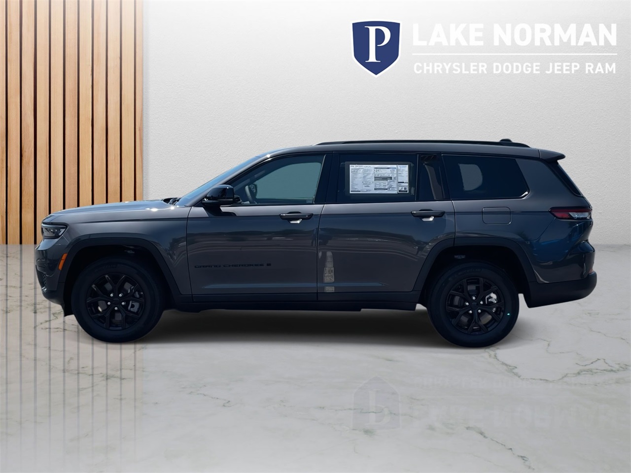 2025 Jeep Grand Cherokee Altitude X photo 2
