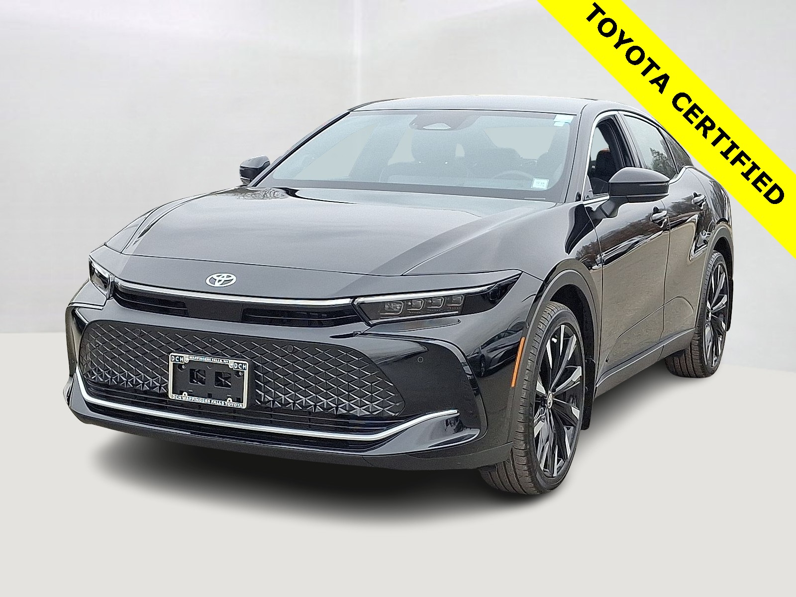 2025 Toyota Crown Platinum's photo