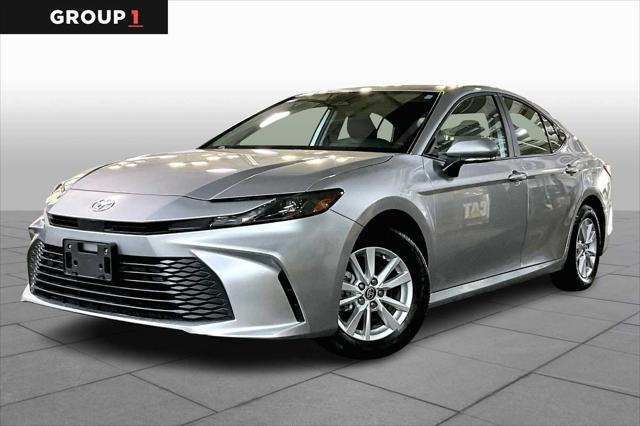 2025 Toyota Camry LE's photo