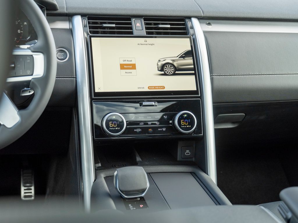 2025 Land Rover Discovery SE photo 19