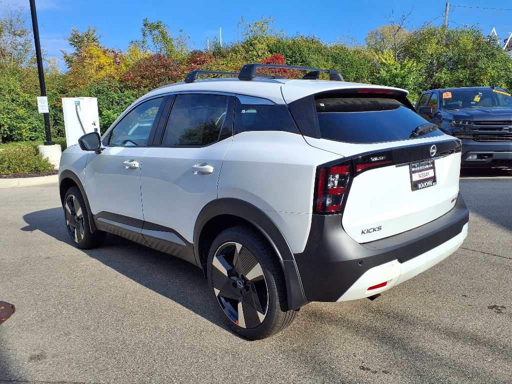 2026 Nissan Kicks SR photo 2