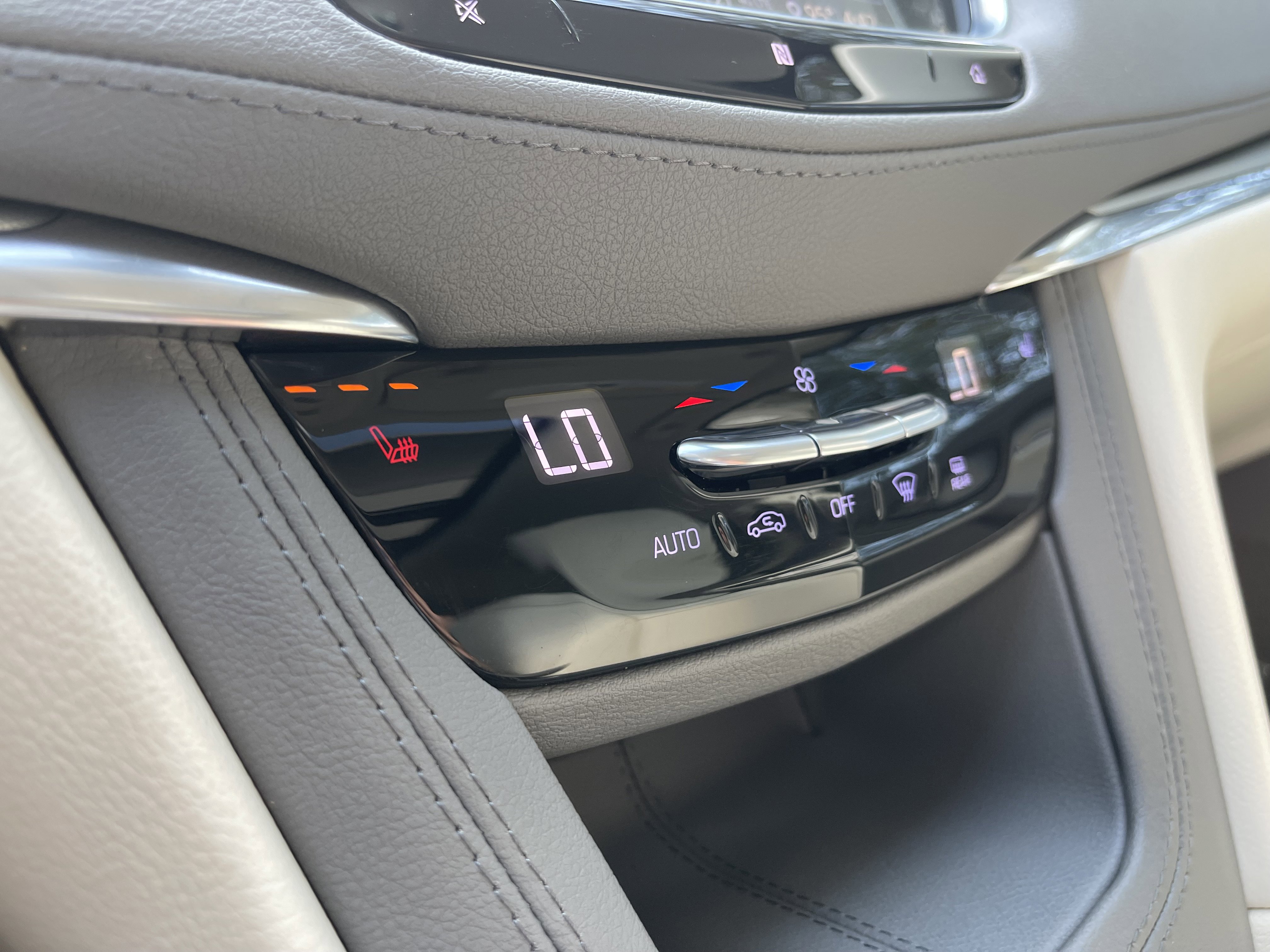 2020 Cadillac XT5 Premium Luxury photo 3