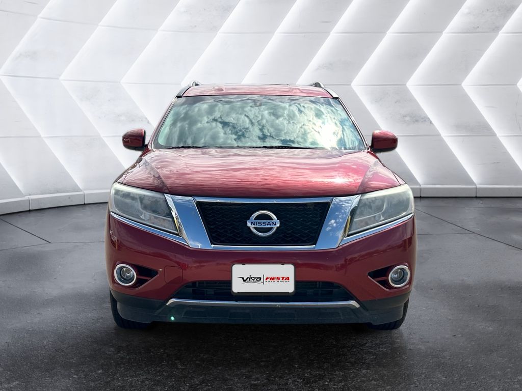 2015 Nissan Pathfinder SV photo 2