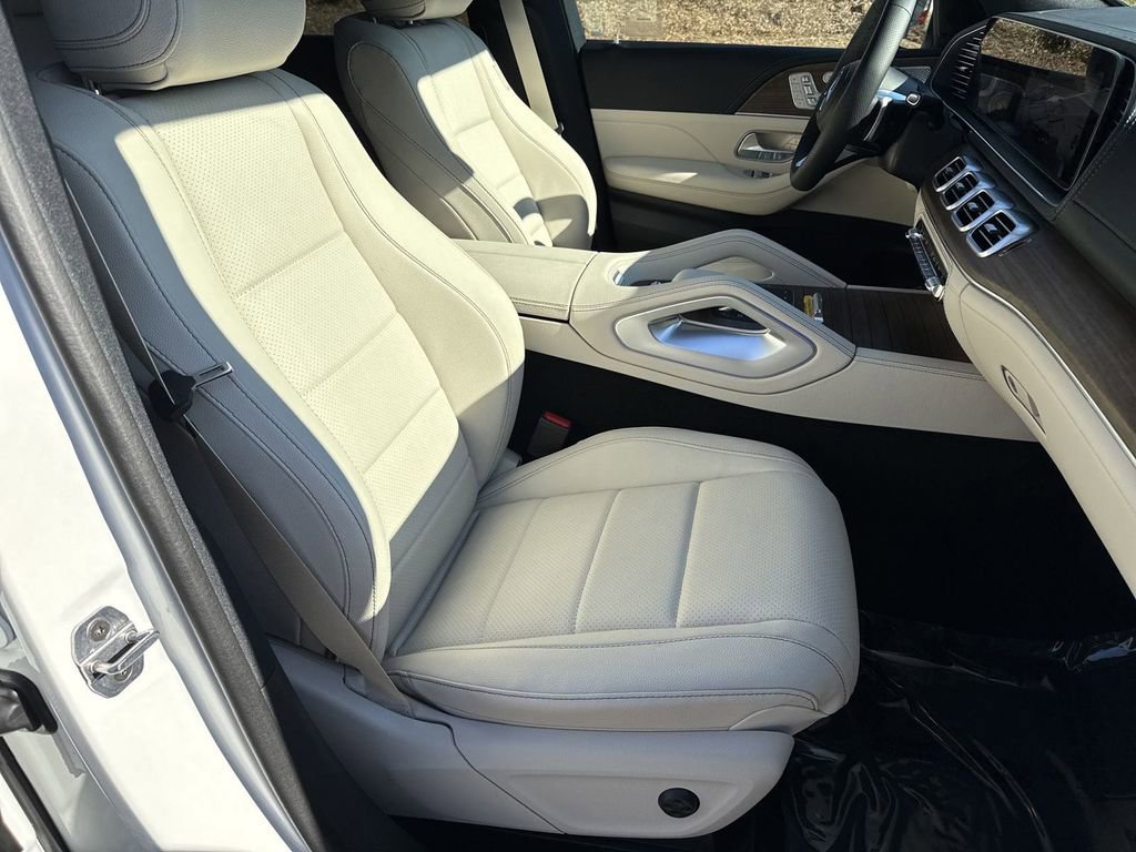 2025 Mercedes Benz GLS 450 4MATIC photo 13