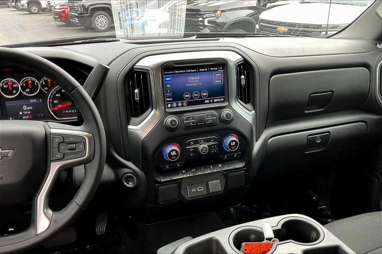 2021 Chevrolet Silverado 1500 RST photo 6