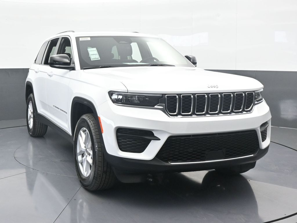 2025 Jeep Grand Cherokee Laredo X photo 2