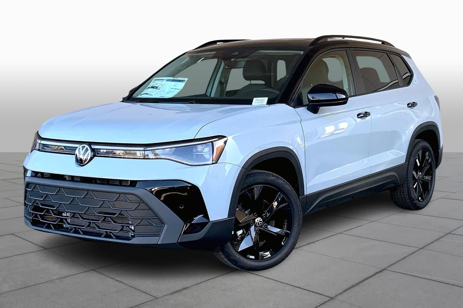 2026 Volkswagen Taos SE Black's photo