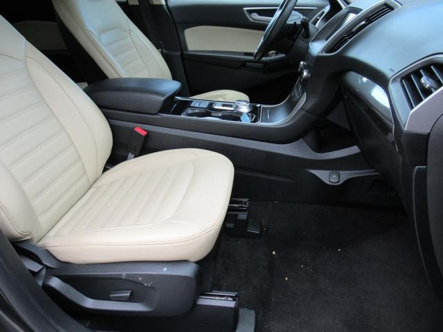 2020 Ford Edge SEL photo 8