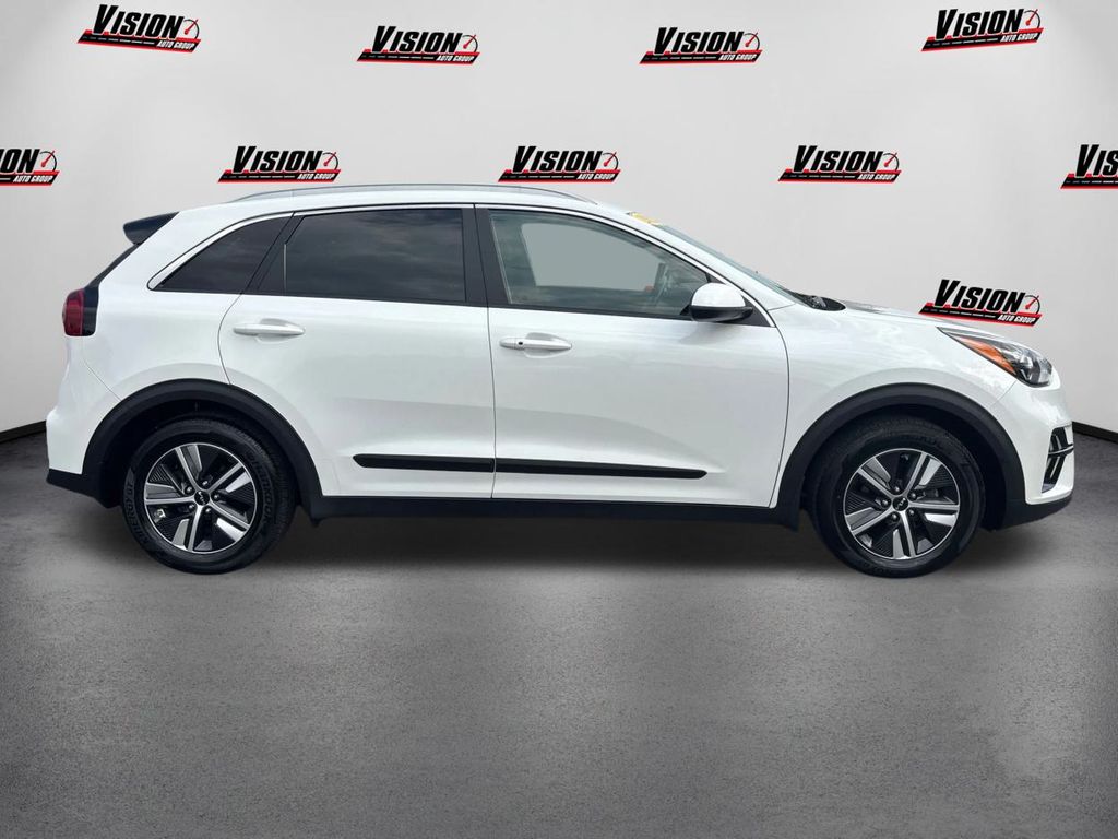 2022 Kia Niro LXS photo 4