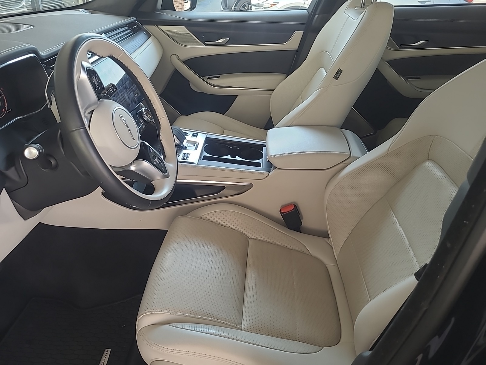 2024 Jaguar F-PACE P250 R-Dynamic S photo 6