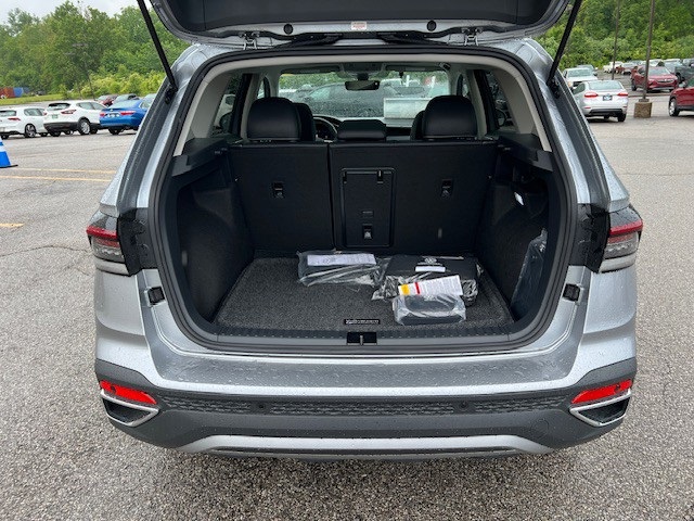2025 Volkswagen Taos SEL photo 34