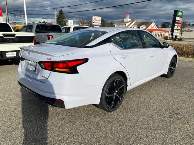 2025 Nissan Altima SR photo 3