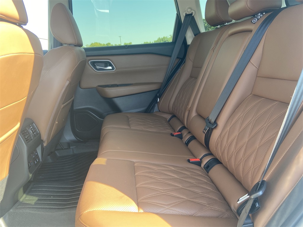 2024 Nissan Rogue Platinum photo 11