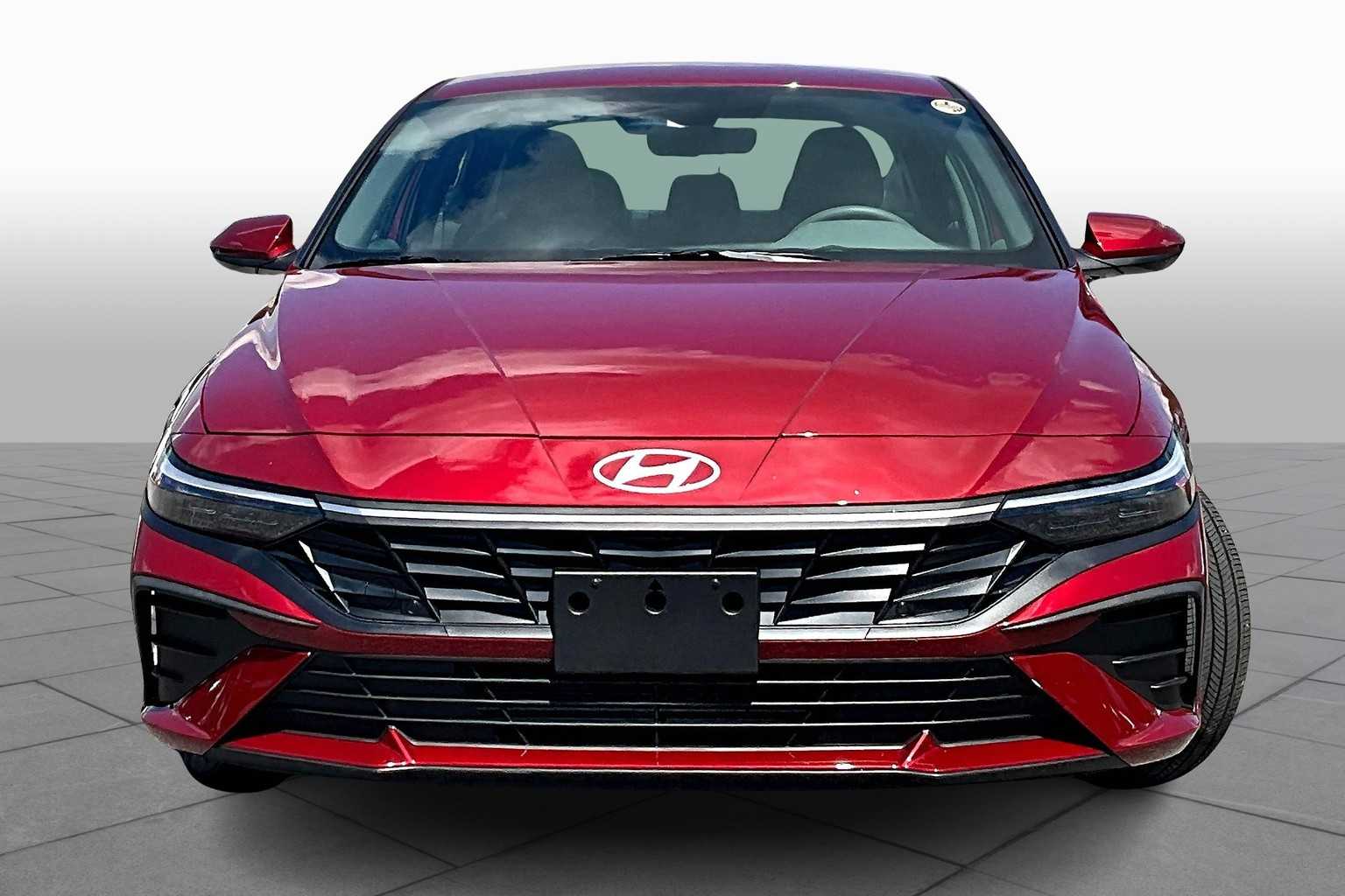 2024 Hyundai Elantra SEL photo 3