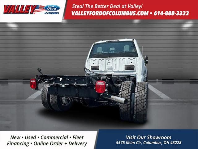 2025 Ford F-550 photo 3
