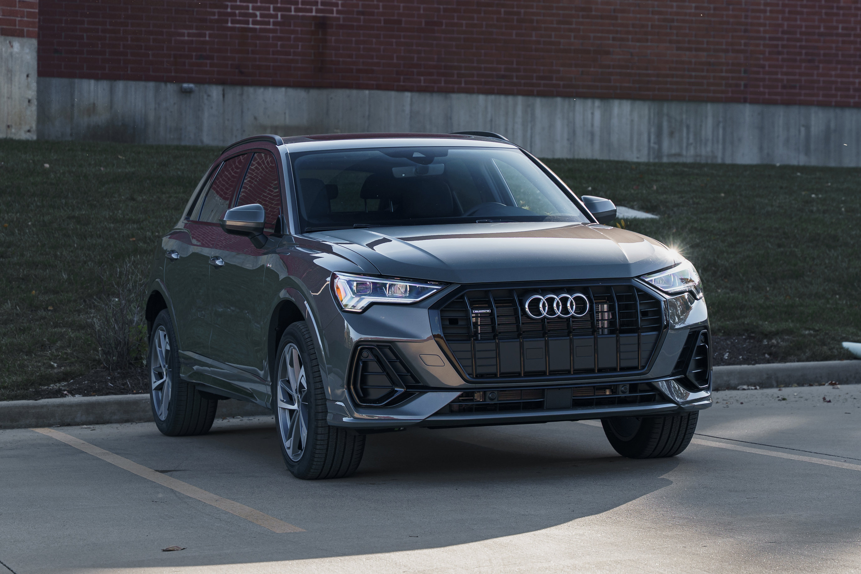 2025 Audi Q3 S line Premium photo 2