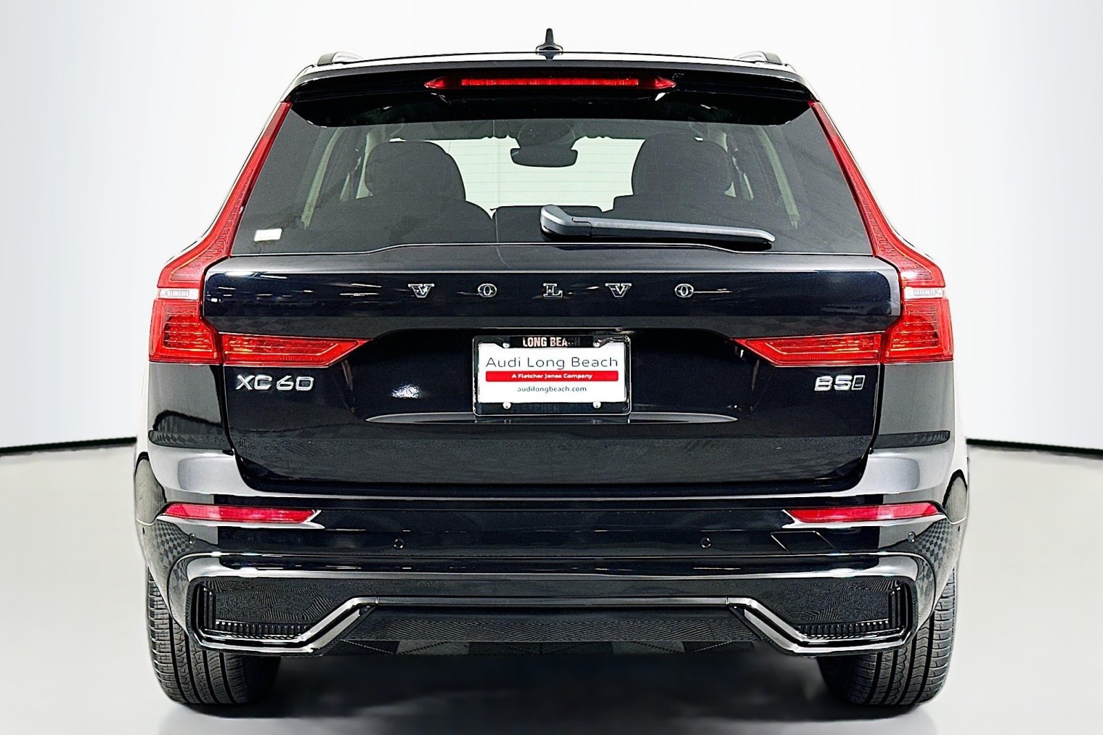 2025 Volvo XC60 Plus photo 3