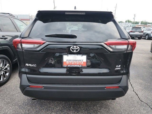 2025 Toyota RAV4 LE photo 5