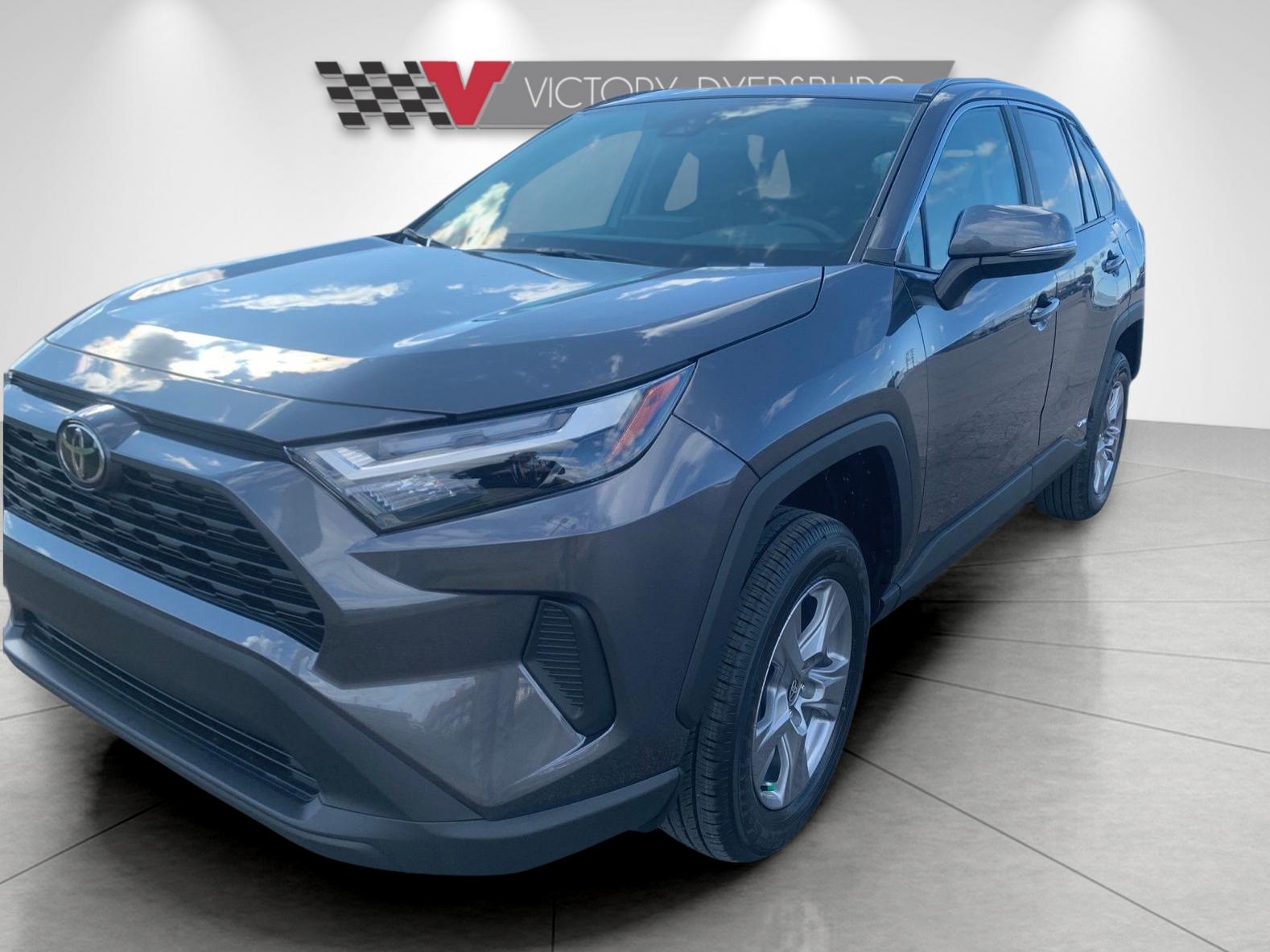 2025 Toyota RAV4 Hybrid XLE photo 3