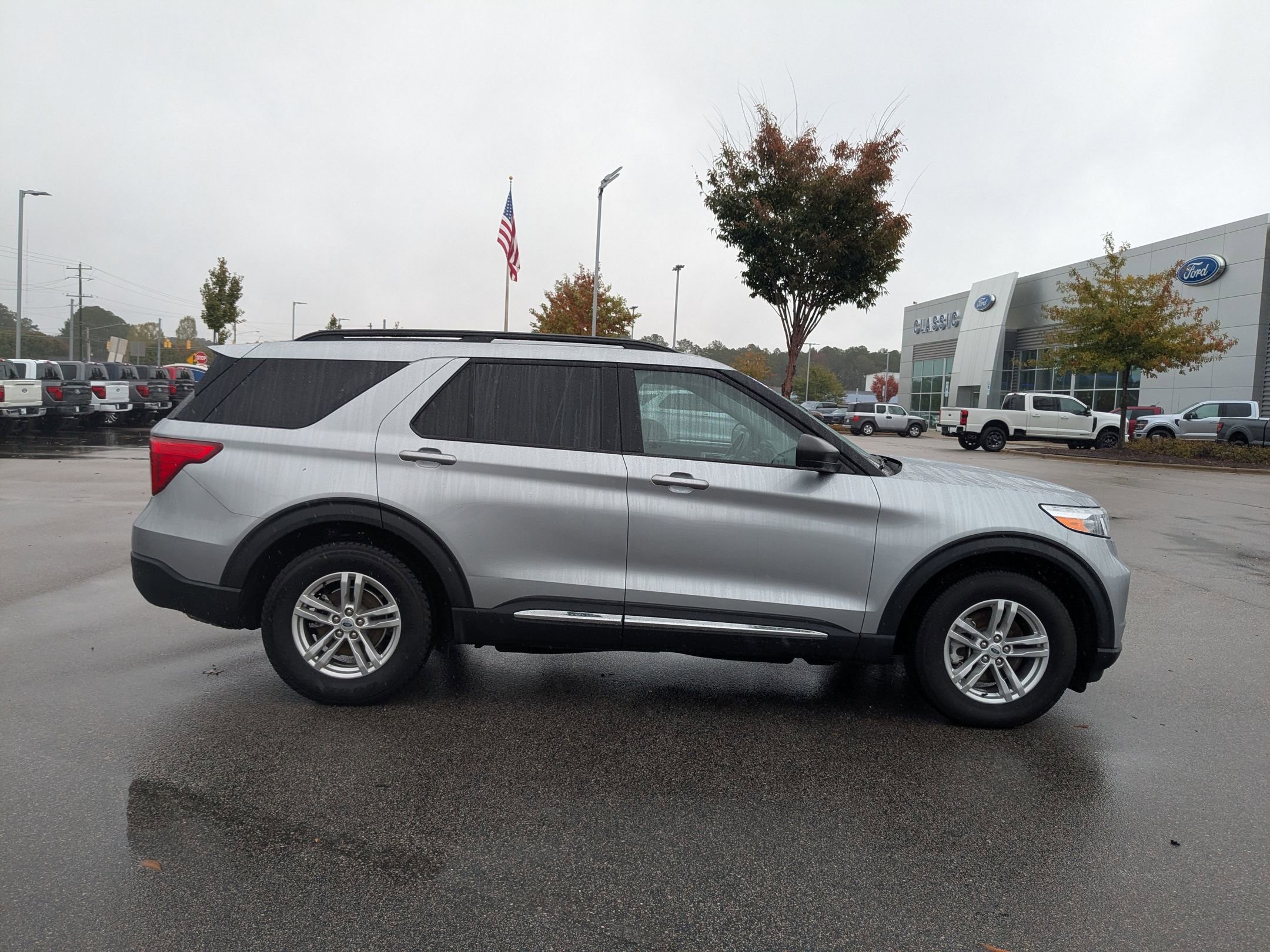 2023 Ford Explorer XLT Sport photo 4
