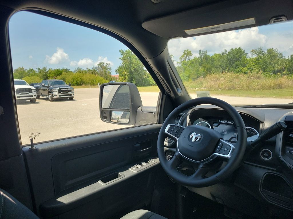 2025 Ram 3500 Tradesman photo 13
