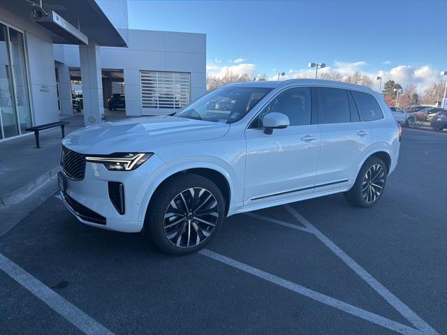 2025 Volvo XC90 Plus's photo